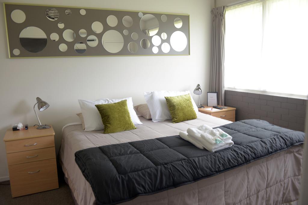 LaValla Estate Hostal Tuakau Habitación foto